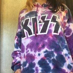 KISS BRANDED ‼️ 🎸  super funky, hoodie crop!